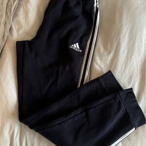 Adidas sweats size M